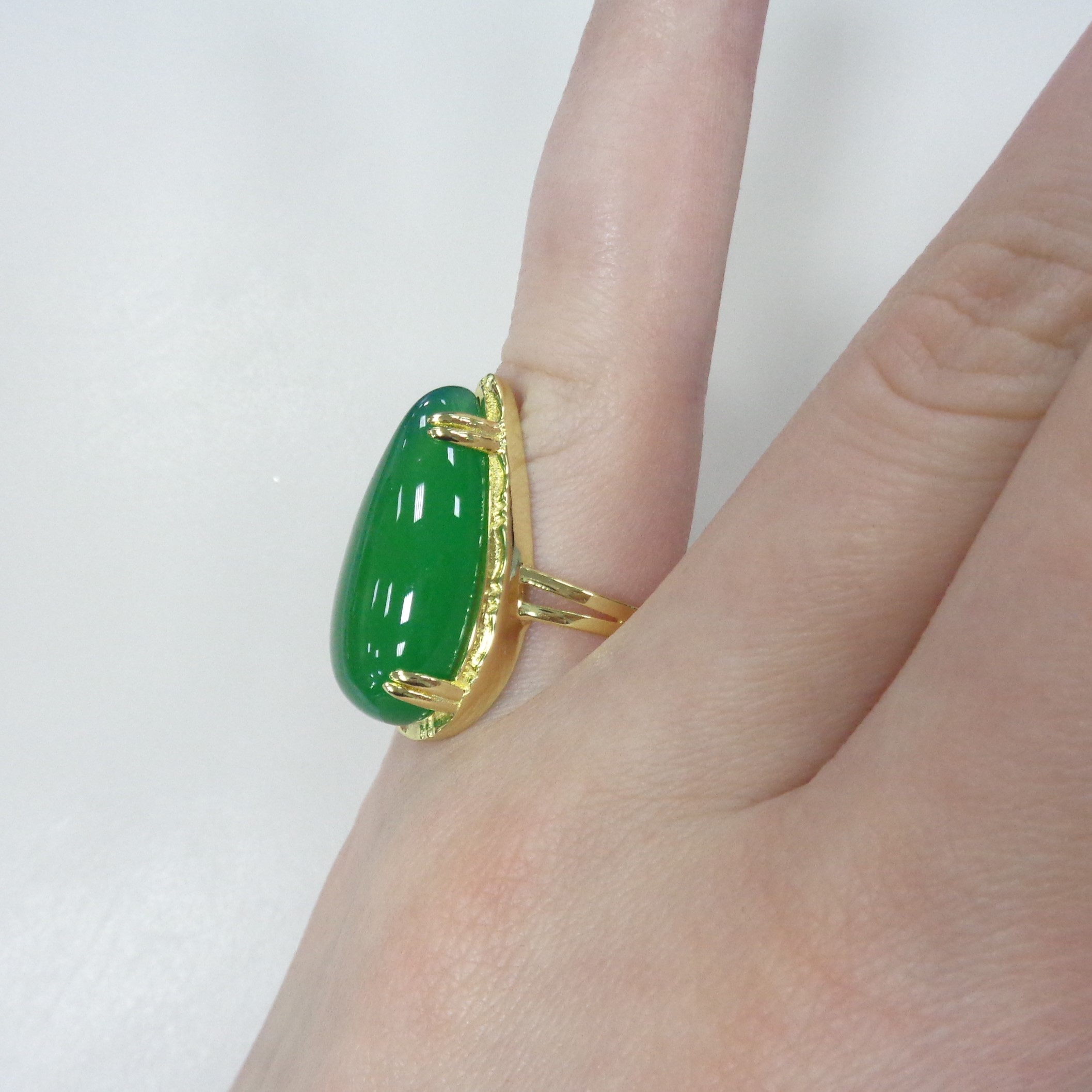 Серебряное кольцо с зеленым халцедоном